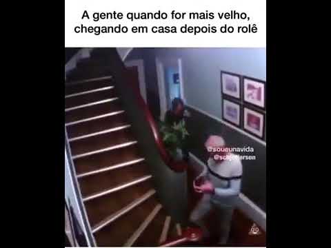 Idoso cai da escada (Ernesto e Edna ) Vale apena assistir 🤣🤣🤣