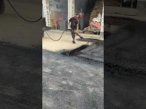 Workers are working on road pitch casting in extreme heat  #youtubeshorts