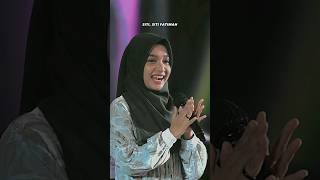 Download lagu Viral Umi Laila - Siti Siti Fatimah Ya Allah #fyp #qosidah #sholawat #sitisitifatimah mp3