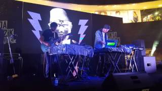 Hey Douglas - Deniz Üstü Köpürür