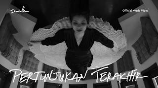 Lirik Lagu Pertunjukan Terakhir - Danilla: Sudah kan Pergi Jauh Sejauh-jauhnya Senang