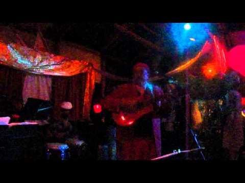 Tito Gonzalez y su tres cubano!!