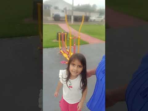 eu e a minha neta visitando o parquinho de engenheiro Beltrão Paraná