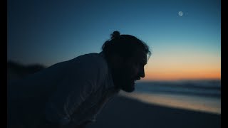 Musik-Video-Miniaturansicht zu Feather on the Wind Songtext von Shem Thomas