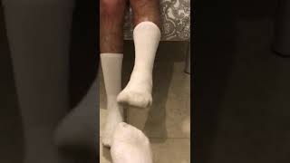 Download lagu New white socks mp3