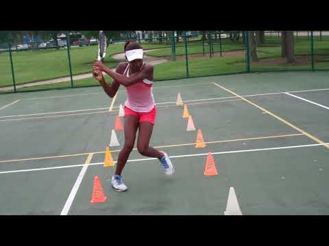 Cori Coco Gauff Creating space and quickly structuring feet in closed stance