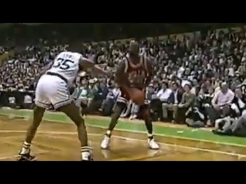 Michael Jordan (37pts/7rebs/9asts) vs Reggie Lewis (25pts/Defense) (1991)