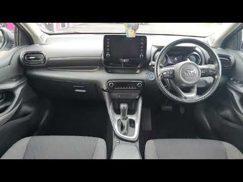 Toyota Yaris 1.5 Hybrid Luna Sport Auto - Image 2