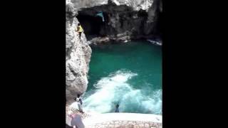 preview picture of video 'Cliff Jump Ricks Cafe Jamaica |USO|'