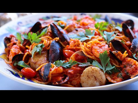 Cook Seafood Pasta With Me.