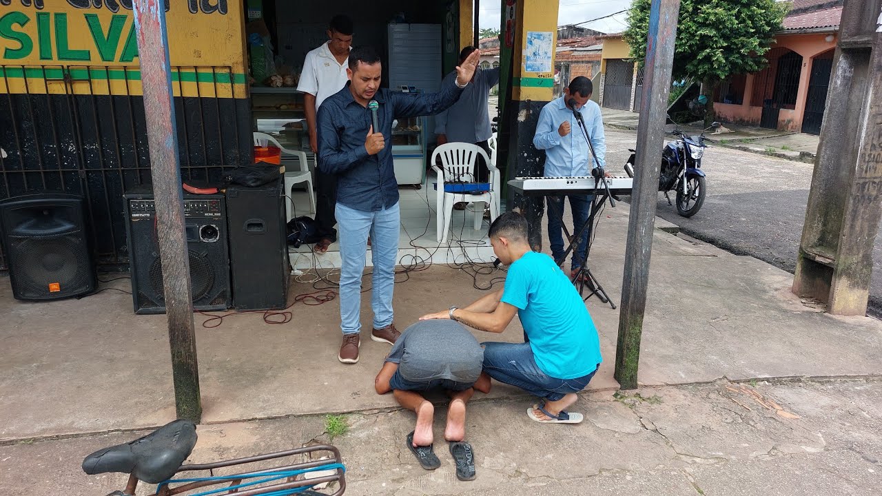 pregando na rua as boas novas de salvação 📖🎤🔥