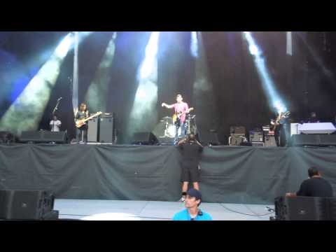 Arctic Monkeys - Knee Socks ft. Josh Homme live @ Austin City Limits