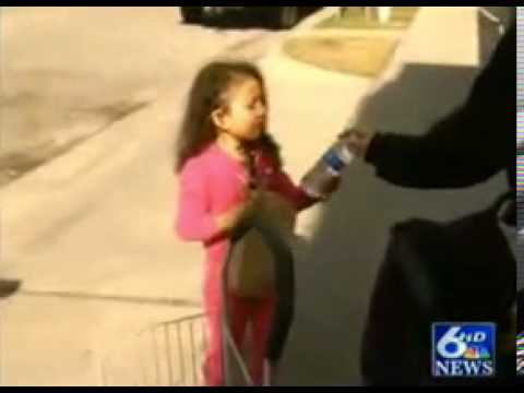 Little Girl Blesses Homeless People With Food and Water