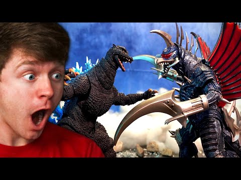Reacting to GODZILLA vs GIGAN! (Epic Battle)
