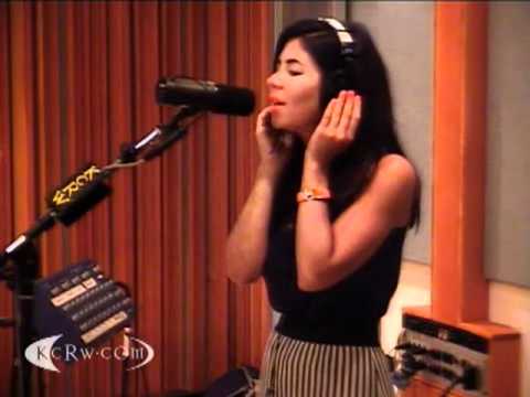 Marina and the Diamonds - The Outsider (KCRW Acoustic Session 08/07/2010) 3