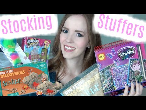 STOCKING STUFFERS FOR GIRLS! // What's in My 7 Year Old's Christmas Stocking! Video