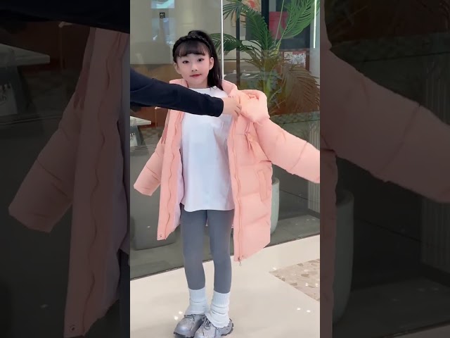 Vídeo relacionado con HAOLEI Abrigo Larga para Niñas y Niños,Abrigos de Lana Manga Larga de Cuello de Muesca con Botones Elegante Cálido Cómodo Gabardina con Bolsillos para Otoño e Invierno Ropa Adolescente 5-14 Años