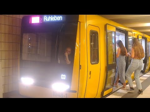 Berliner U-Bahn U2 Ik 1048-1 am Stadtmitte Richtung Ruhleben (August)2023
