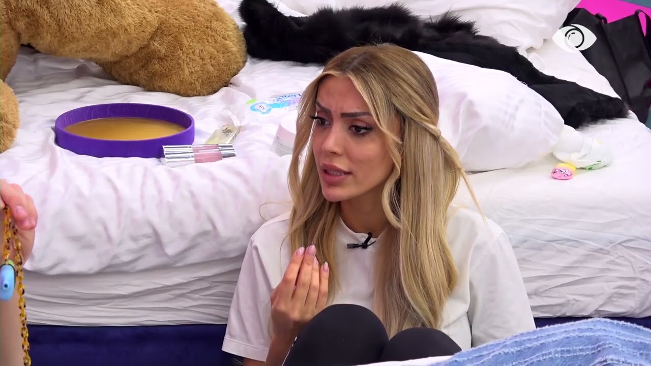 Juela fle gjumë, Greta bën zhurmë në dhomë