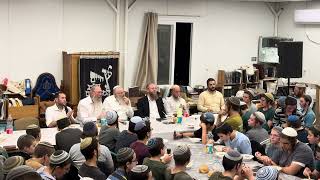 התוועדות והכנה לסליחות בחומש | הרב שמואל אליהו | ד' תשרי תשפ"ה (הרב שמואל אליהו) - התמונה מוצגת ישירות מתוך אתר האינטרנט יוטיוב. זכויות היוצרים בתמונה שייכות ליוצרה. קישור קרדיט למקור התוכן נמצא בתוך דף הסרטון