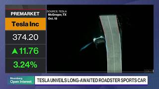 Download lagu Tesla Reveals Flying Roadster Built With SpaceX Tech mp3