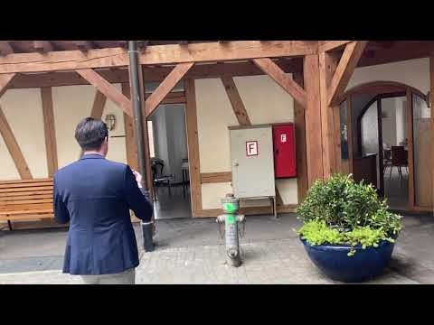 Schloss Blumenfeld Hof und Zimmer