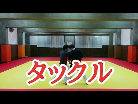 上段タックル(頭突き)