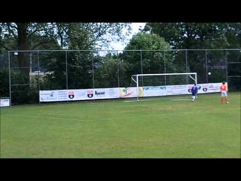 2011-05-28 Oranje Wit B1 - 3de wedstrijd 1e helft toernooi Groote Lindt