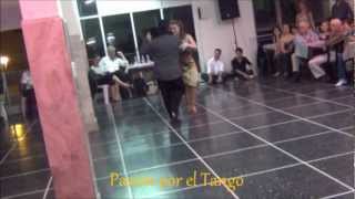 ARIADNA NAVEIRA y FERNANDO SANCHEZ bailando VESTIDO PUNZO en FLOREAL MILONGA