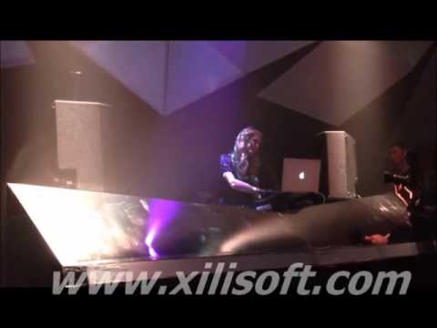 DJ Paris Hilton Drops The Piano!