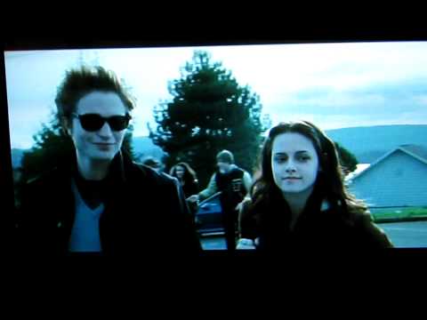Twilight: Edward & Bella comes out Edwards car.