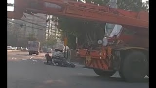 【車禍影片】阿北砰的一聲，就變成在地老人（2025.02.25 台南市東區崇明路跟中華東路三段口