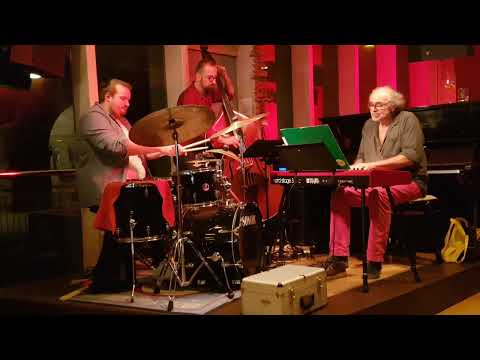 Black Orpheus - Maxi Suhr Trio - JazzOnBoard Theaterschiff 03.10.2022