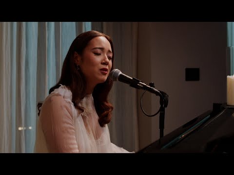 Laufey - Goddess (Live Performance) | Hilton Connecting Room Concerts