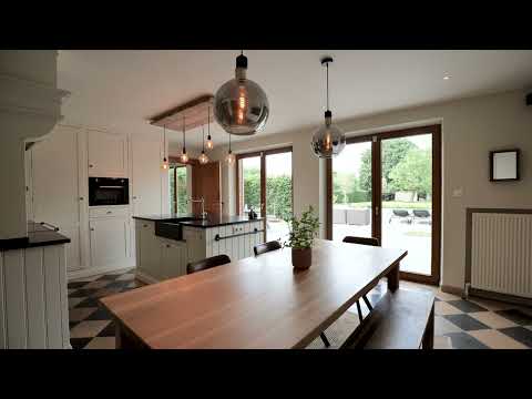 TE KOOP Belzele - Landelijke villa op een ruim perceel