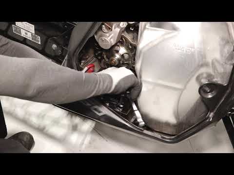 INDY XC Launch Edition Battery Removal and Installation - Polaris Snowmobiles