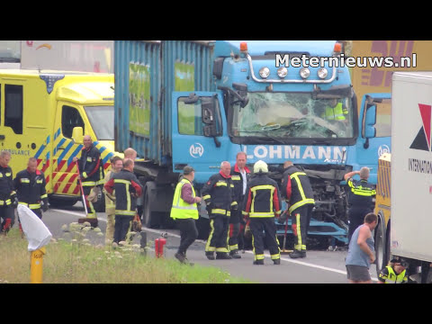 Ongeval vrachtwagens A28 knooppunt Hoogeveen
