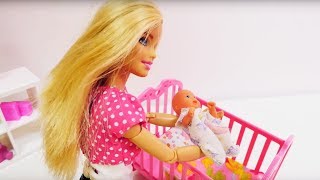 Смотреть онлайн У куклы Барби появился ребенок