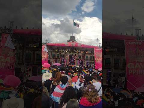 Marcha del Orgullo LGBT 2025 cantando en el Zócalo de la CDMX!!