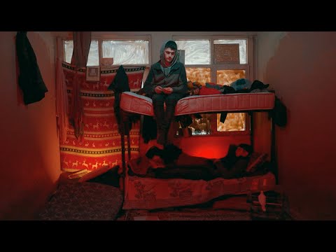 Video thumbnail for Bulanık Sudaki Yansıma