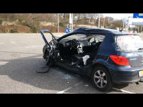 Automobiliste gewond na botsing met lijnbus