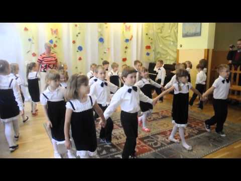 2013-05-28 przedszkolaki tańczą poloneza