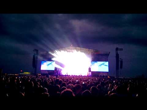 Arctic Monkeys - Do I Wanna Know? (Live at Open'er Festival 2013)