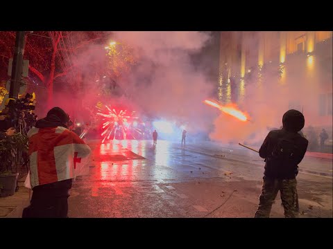 Street Battles in Tbilisi: Fireworks, Teargas on Night 6 of Georgia Protests after EU Bid Suspension