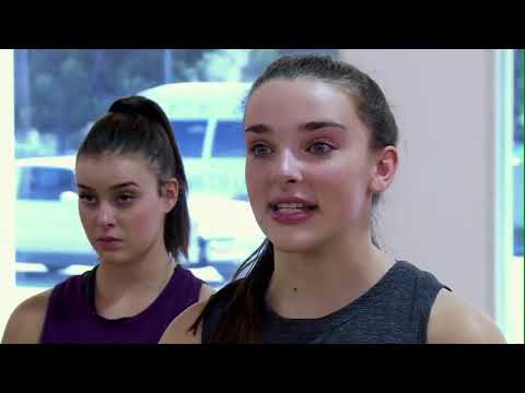Dance Moms - Lauirieann Calls Kendall Lazy & Makes Her Cry (S07,E17)