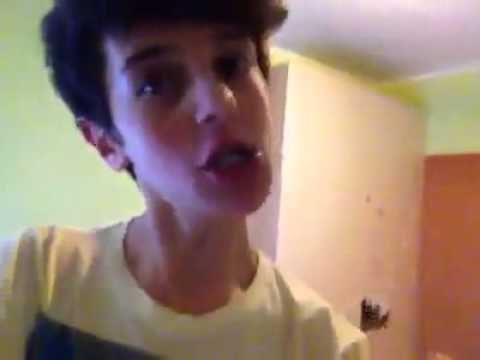 Ragazzo Pazzo canta "la pecora nel bosco"