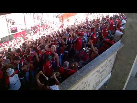 "ENTRADA DE LA GLORIOSA  BANDA DEL ROJINEGRO -LA HINCHADA MAS POPULAR -LA HINCHADA QUE NUNCA ABANDONA" Barra: La Hinchada Más Popular • Club: Newell's Old Boys