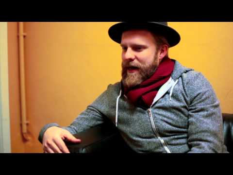 Easywriters TV “Hi5″ meets Alex Clare