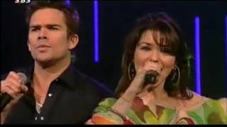 Shania Twain &amp; Mark McGrath - Party For Two (Live In Netherlands 2004)