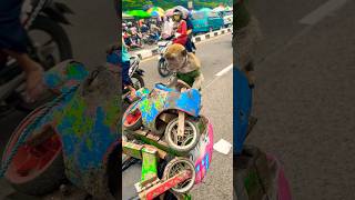 Download lagu Monkey asks for help, his motorbike broke down mp3 Download lagu Monkey asks for help, his motorbike broke down mp3